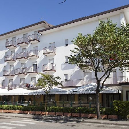 Albergo Dolomiti Лідо-ді-Єзоло Екстер'єр фото